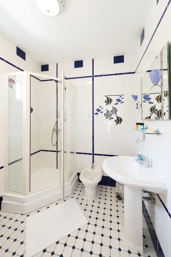 Riva Rooms Bol Luaran gambar