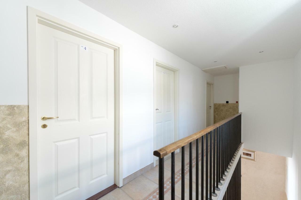 Riva Rooms Bol Luaran gambar