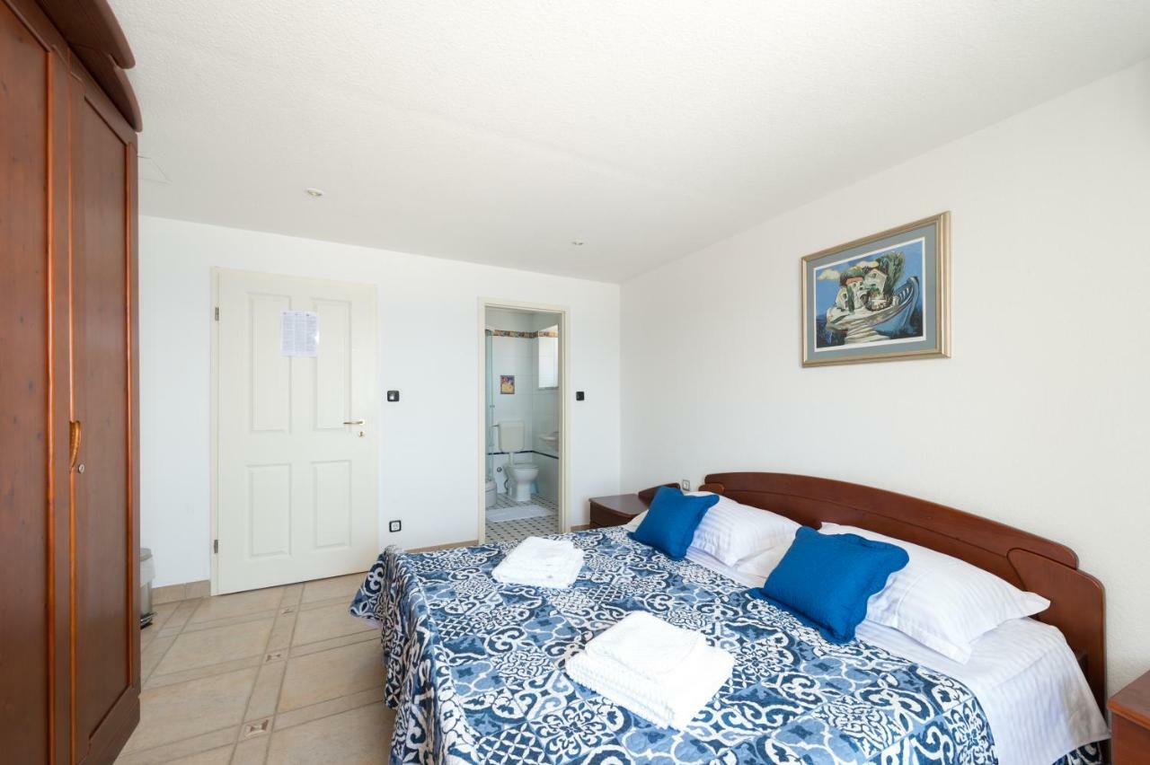 Riva Rooms Bol Luaran gambar