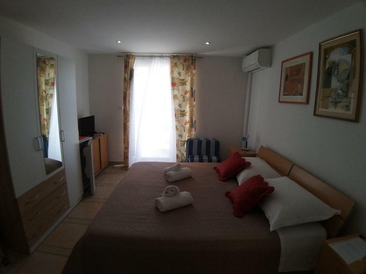 Riva Rooms Bol Luaran gambar