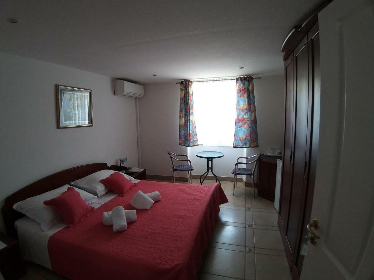 Riva Rooms Bol Luaran gambar